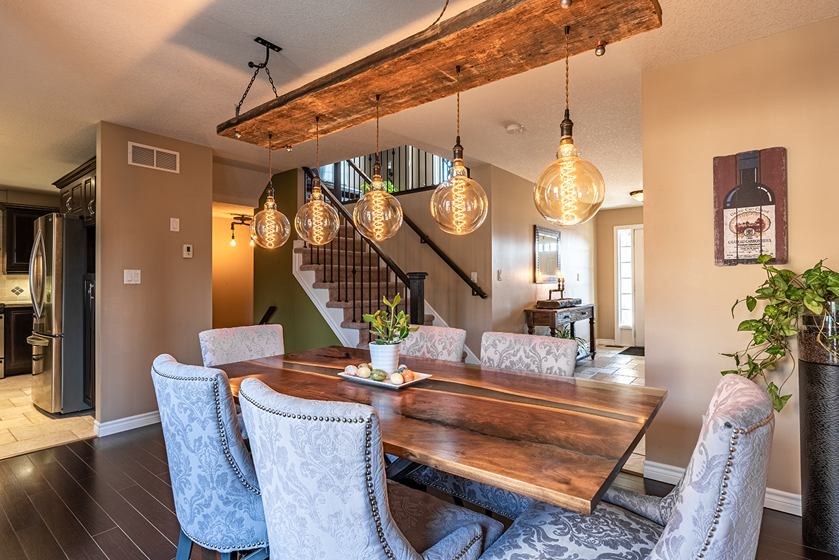 dining room table photo taken by photic real estate photography kitchener